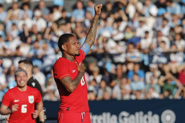 Eric Davis festeja el primer gol de Panamá  ante Galicia. Foto: EFE