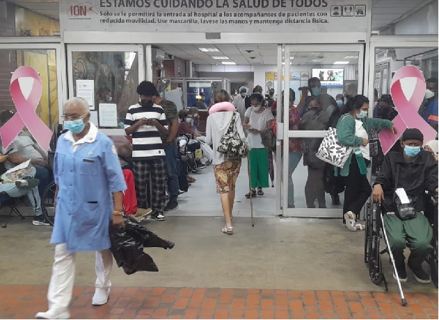 La actual sede del hospital Oncológico fue rebasada por la demanda de sus servicios. Foto: Víctor Arosemena