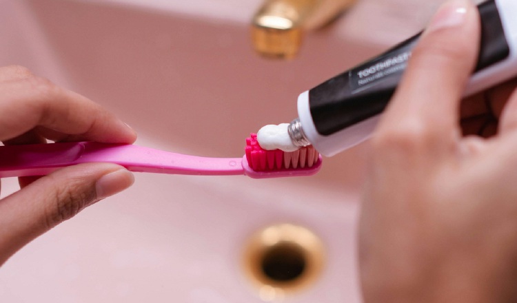 Lo recomendable es que un cepillado dental dure dos minutos, pero por lo general, solo llega a 40 segundos aunque la gente piense que es más tiempo. Foto ilustrativa