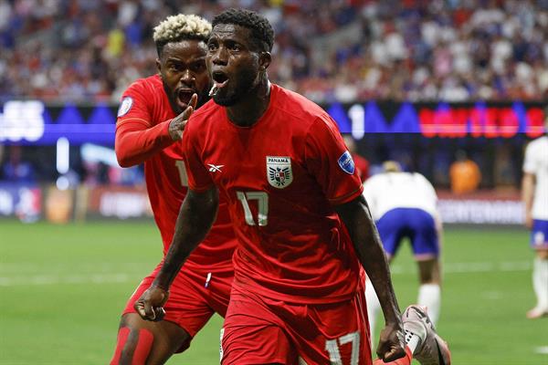José Fajardo, festeja su gol contra Estados Unidos. Foto: EFE