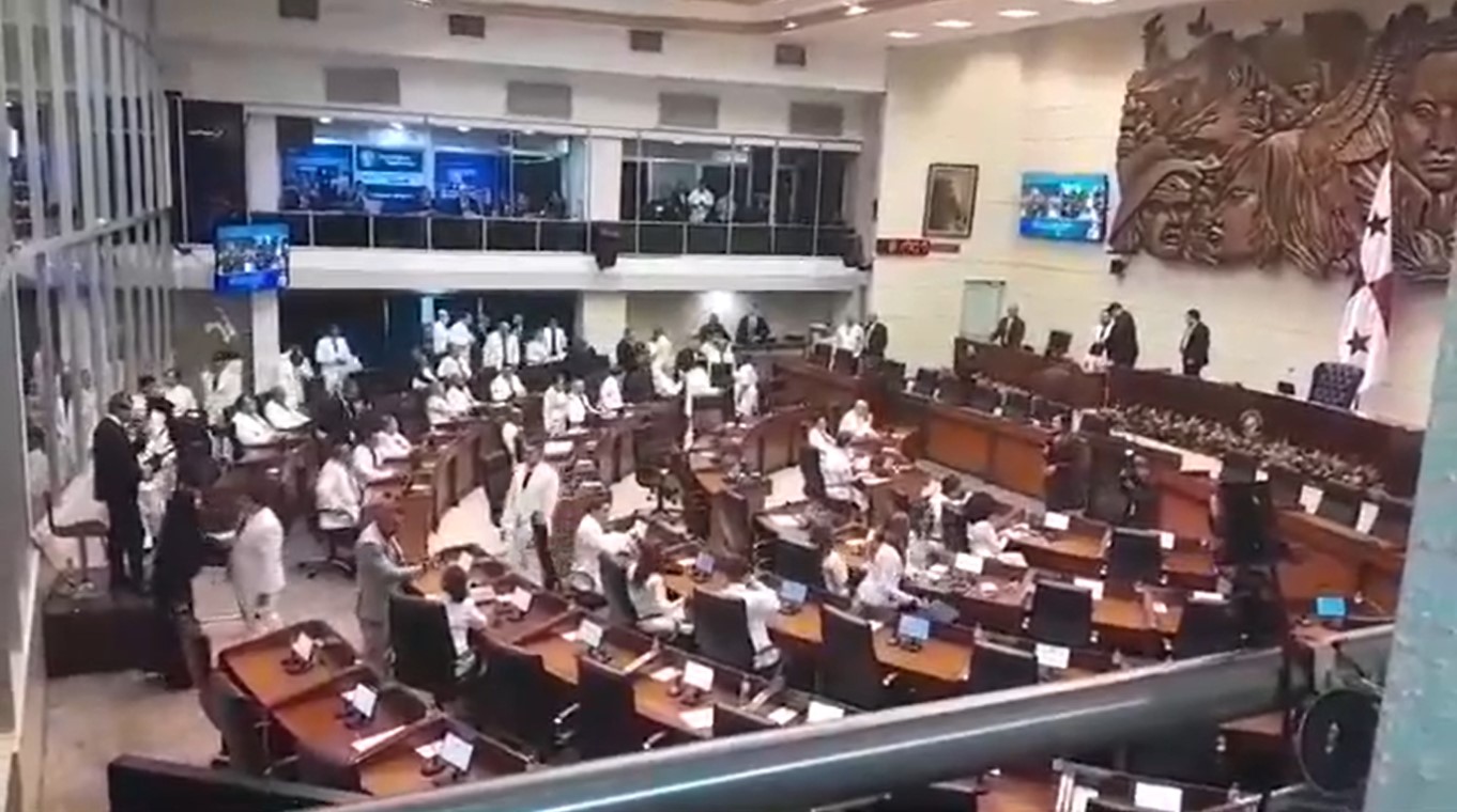 Diputados de distintas provincias se instalan hoy, lunes 1 de julio en un nuevo periodo de la Asamblea Nacional.