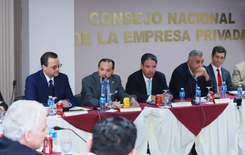 Reunión entre el MICI y el Conep. Foto: Cortesía