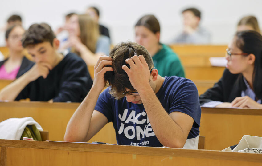 La participación universitarios de los hombres es menor a la de las mujeres. Foto: EFE 