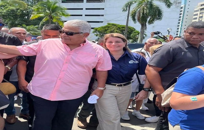 José Raúl Mulino junto a Sara Moreno, subdirectora de Sertv. Foto: Cortesía - Instagram Sertv.