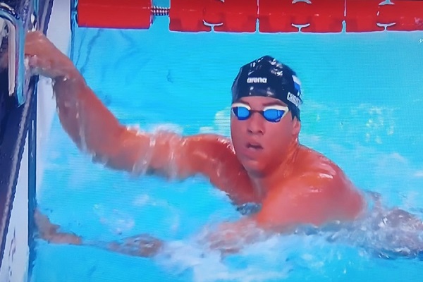 Tyler Christianson, ganó su heat en los 200 metros pecho.