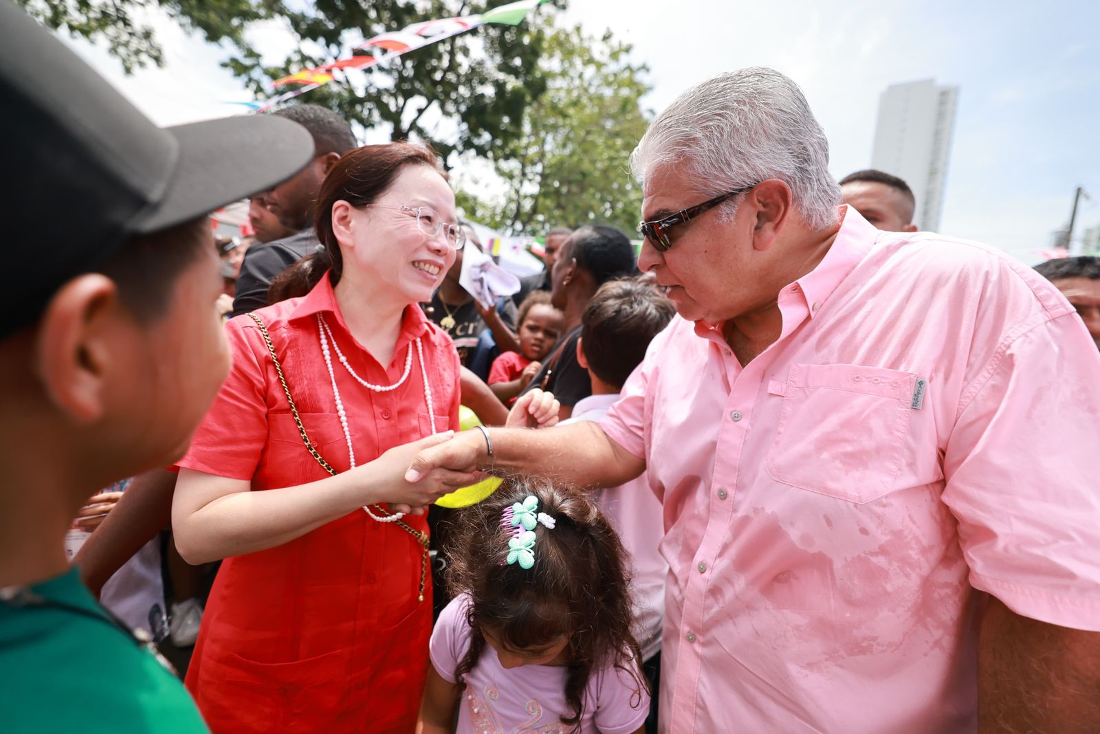 Presidente en su recorrido.