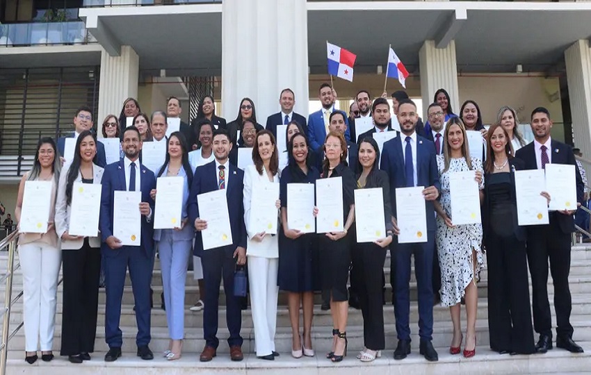 Este comunicado se llevó a cabo debido a que la bancada independiente Vamos agendará entrevistas con los aspirantes. Foto:Cortesía