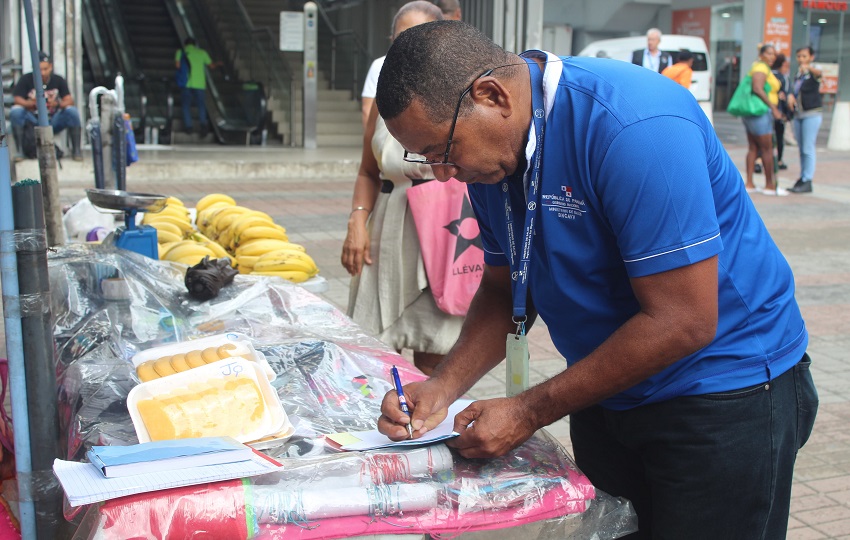 Decomiso de productos sin registro sanitario. Foto: Cortesía