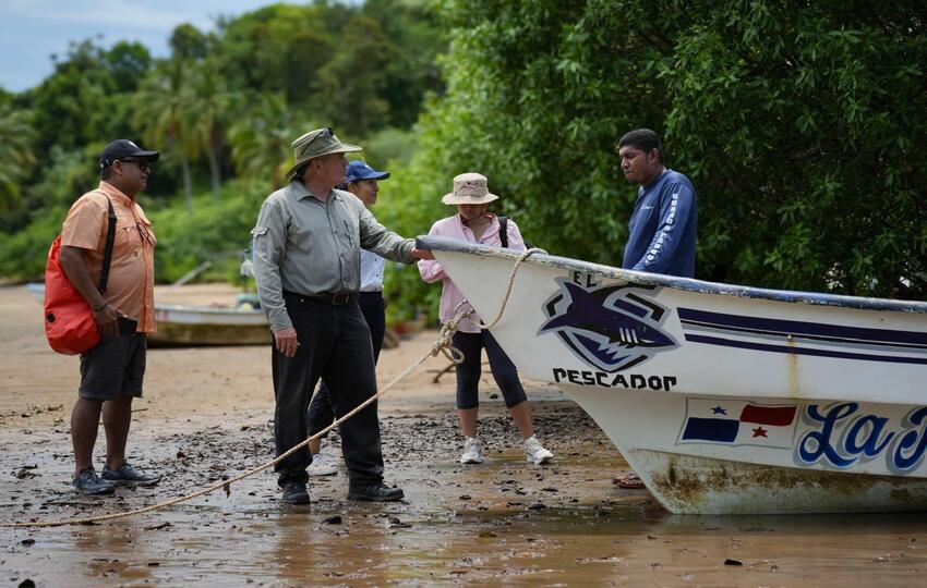 El ministro Juan Carlos Navarro visitó esta semana Coiba. Foto: Cortesía