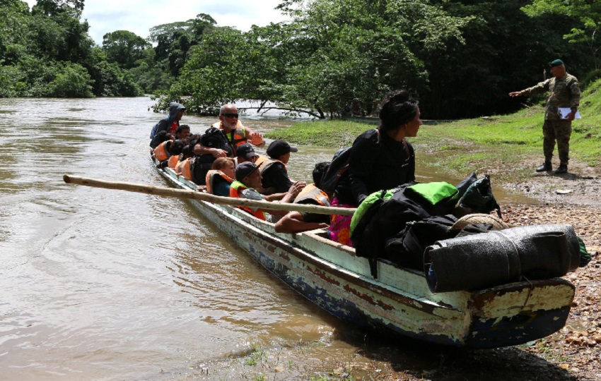 Los migrantes reciben atención médica especializada. Foto: EFE