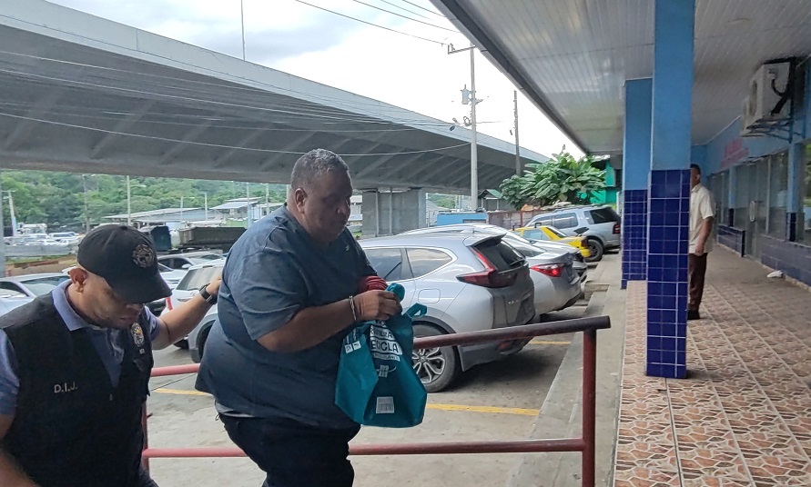 Se estableció la vinculación del ex representante Ronald González, en la venta a precio de chatarra de 60 vigas H. Foto: Eric A.. Montenegro