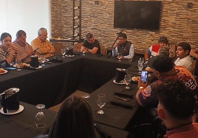  El embajador de la India, sostuvo importantes reuniones con empresarios, estudiantes, productores,entre otros. Foto: Melquiades Vásquez.  