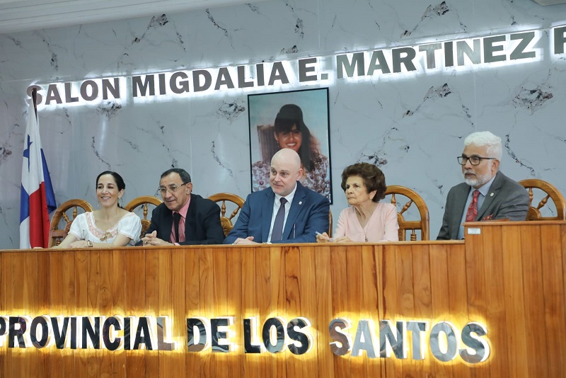El reconocimiento, organizado por el Ministerio de Relaciones Exteriores, conmemoró el 27º aniversario de su fallecimiento. Foto: Cortesía/MiCultura.