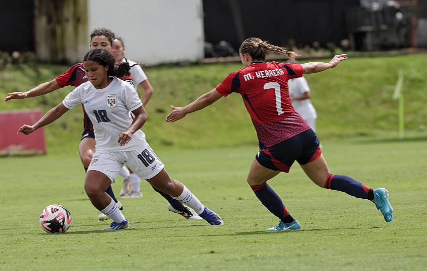 La jugadora panameña Alison onodera (18) disputa el balóln contra la tica Melissa Herrera (7), durante el partido amistoso entre ambos equipos. Foto: FPF La jugadora panameña Alison onodera (18) disputa el balóln contra la tica Melissa Herrera (7), durante el partido amistoso entre ambos equipos. Foto: FPF