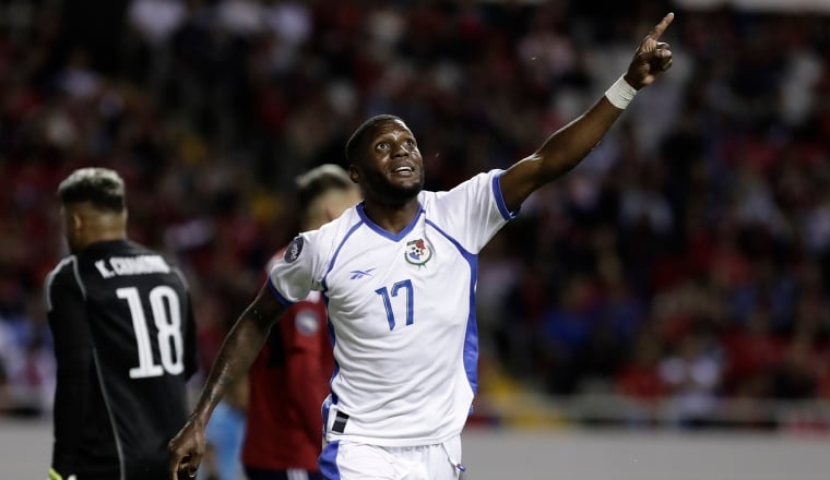 José Fajardo festeja uno de los goles de Panamá a Costa Rica. Foto. EFE/Archivo