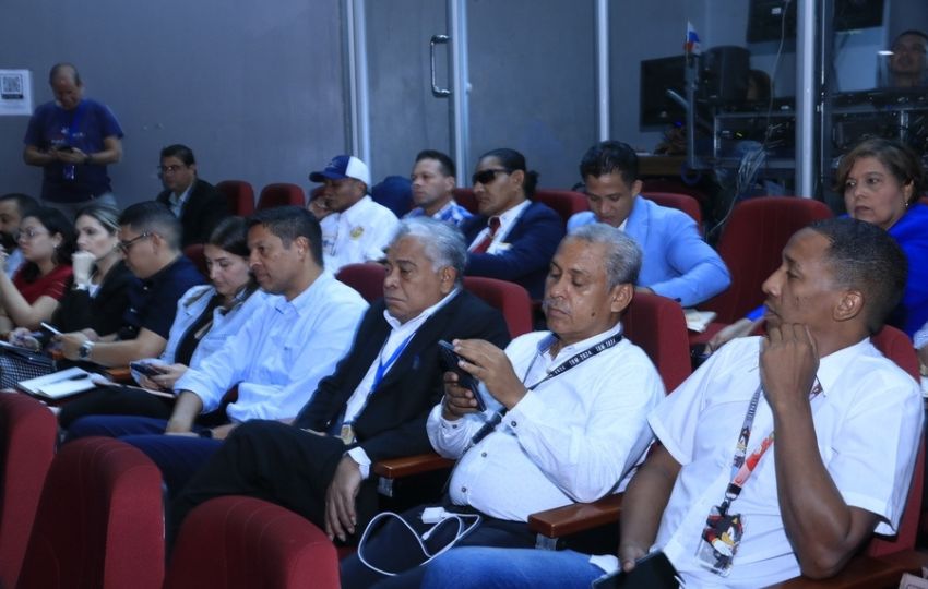 Consultas en primer debate del proyecto de ley 163, que reforma la Ley Orgánica de la CSS. Foto: Cortesía Consultas en primer debate del proyecto de ley 163, que reforma la Ley Orgánica de la CSS. Foto: Cortesía