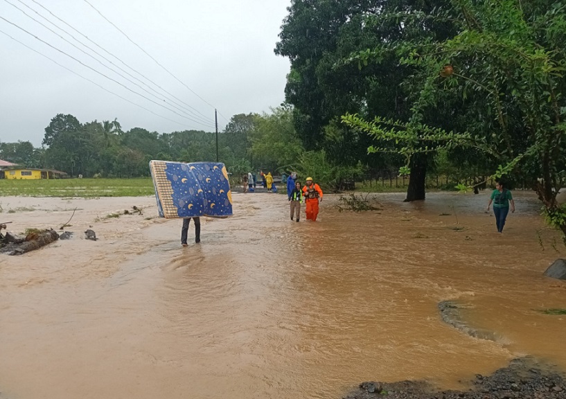 Permanecen inundadas varias comunidades por las constantes lluvias en la región. Foto: Melquiades Vásquez A.