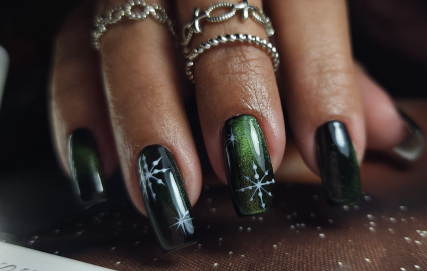 Verde esmeralda. Foto: Cortesía / Chiiki Nails