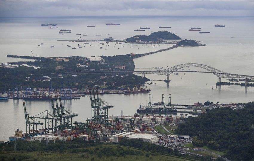 El canal de Panamá es una vía relevante por la que pasa alrededor del 3 % del comercio mundial. Foto: EFE El canal de Panamá es una vía relevante por la que pasa alrededor del 3 % del comercio mundial. Foto: EFE
