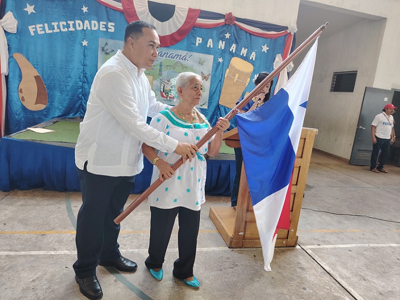 Se hizo reconocimiento a hombres y mujeres destacados de diferentes comunidades de San Juan. Foto: Diómedes Sánchez