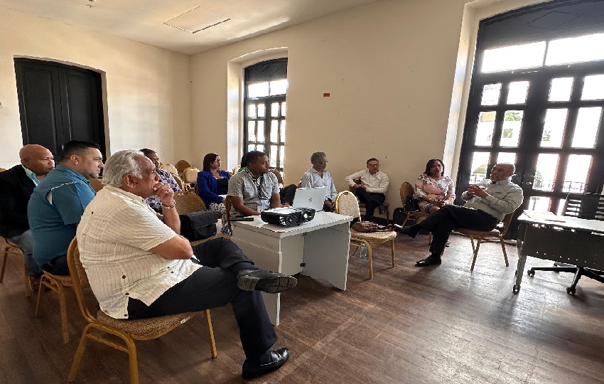 En este encuentro participaron funcionarios de la Autoridad de Turismo de Panamá, Ministerio de Obras Públicas, Idaan, Ministerio de Ambiente, ASEP, la Policía Nacional y la gobernación. Foto. Redes