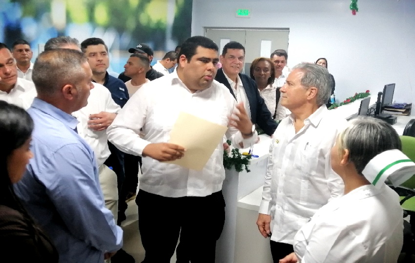 El ministro de Salud Fernando Boyd Galindo indicó que se siguen realizando adecuaciones a este hospital, el de mayor complejidad en la región de Azuero . Foto. Thays Domínguez