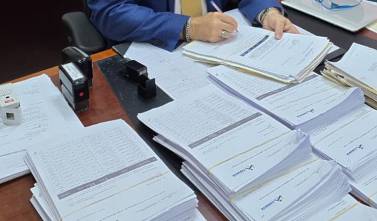 En el Ministerio de Vivienda se realizan los esfuerzos para saldar la deuda que dejó el bono solidario. Archivo