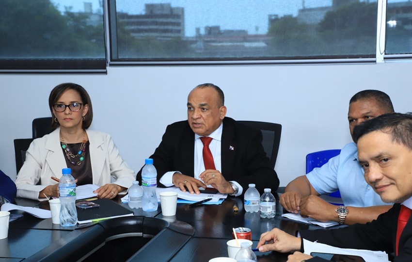 Miembros de la Comisión de Salud. Foto: Cortesía