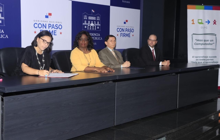 Meduca firmó un convenio con One Laptop Per Child. Foto: Archivo.
