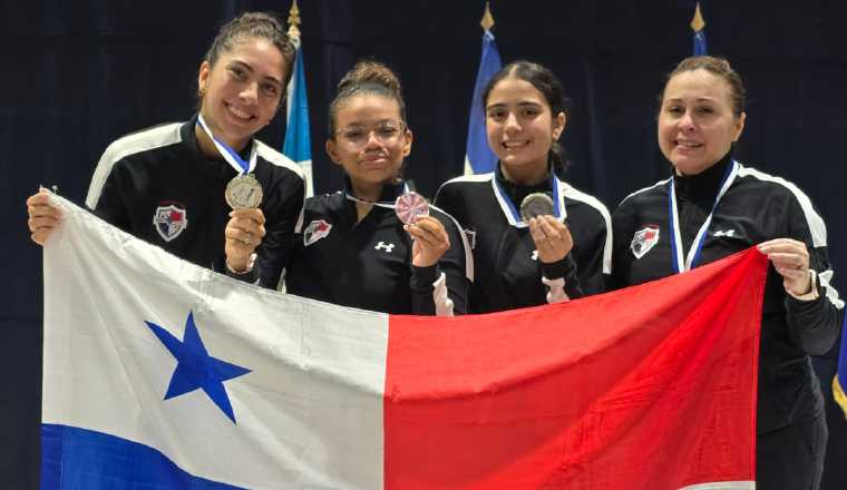 El equipo esgrima panameño femenino. Foto: Cortesía El equipo esgrima panameño femenino. Foto: Cortesía