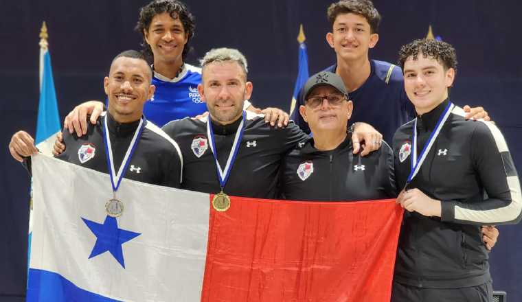 El equipo esgrima panameño masculino. Foto: Cortesía El equipo esgrima panameño masculino. Foto: Cortesía