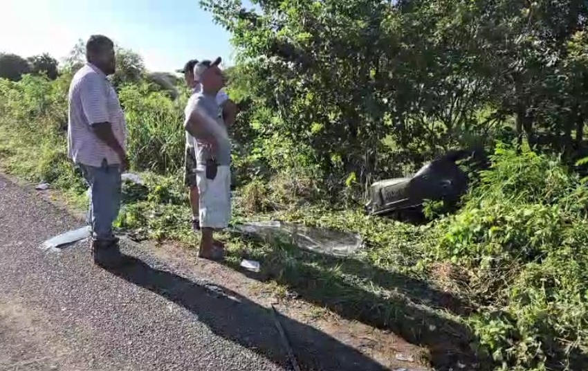 Tanto las víctimas como los heridos viajaban en un mismo auto, y algunos eran moradores del área de Botello, y otros de La Villa. Foto. Thays Domínguez Tanto las víctimas como los heridos viajaban en un mismo auto, y algunos eran moradores del área de Botello, y otros de La Villa. Foto. Thays Domínguez