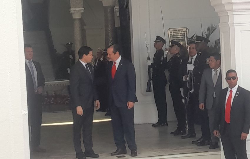 Marco Rubio, secretario de Estado de Estados Unidos se retira del Palacio de Las Garzas. Foto: Vivian Jiménez