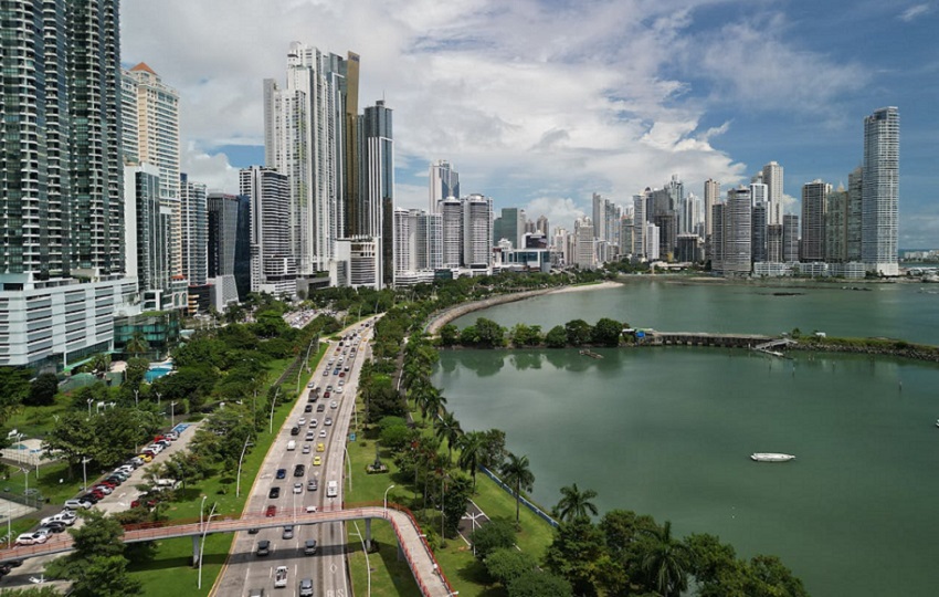 La economía de Panamá creció un 10,8 % en 2022 y un 15,3 % en 2021, dejando atrás la debacle por la pandemia, que derrumbó en 2020 el PIB en un 17,9 %. Pexels