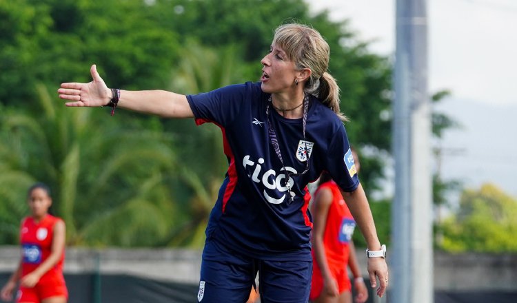 Natalia 'Nati' Gutiérrez, entrenadora de la Sub-20. Foto: FPF Natalia 'Nati' Gutiérrez, entrenadora de la Sub-20. Foto: FPF