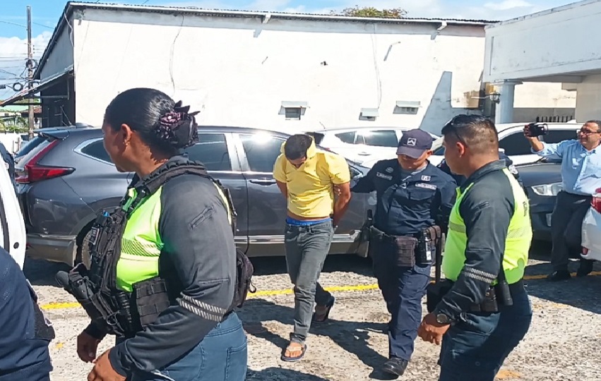 Fuentes cercanas, la pareja tenía una hija de aproximadamente 4 o 5 años y arrastraban un historial de violencia doméstica que había sido atendido por las autoridades en el pasado. Foto. Melquíades Vásquez