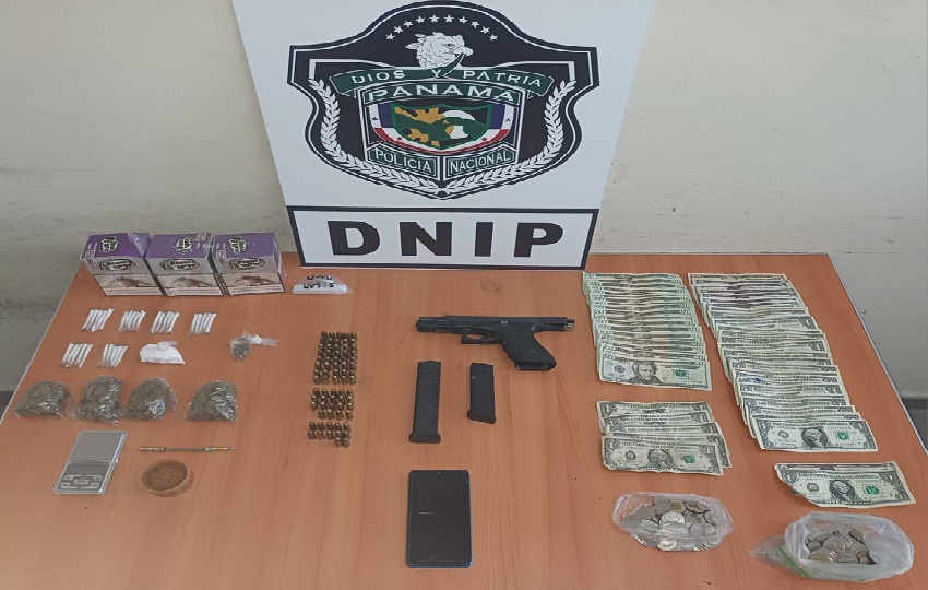 A este ciudadano se le vincula a la venta de droga y posesión de arma de fuego ilegal. Foto. Policía Nacional