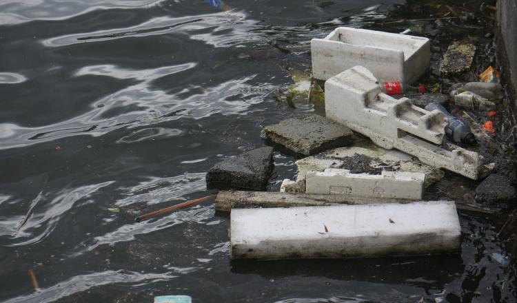 La descarga de aguas residuales puede causar enfermedades como disentería y hepatitis. Pexels