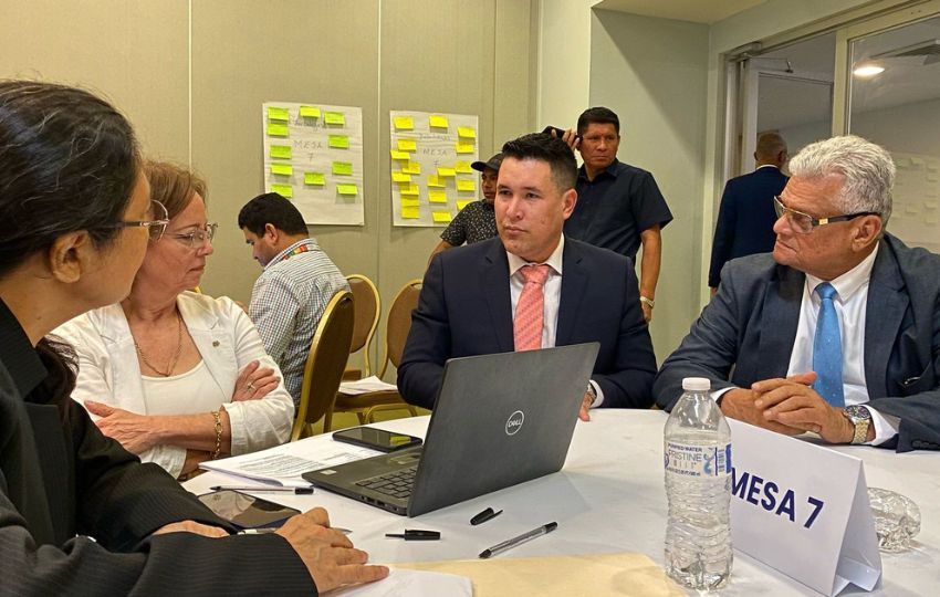 Alcaldes y representantes han realizado mesas de trabajo. Foto: Cortesía
