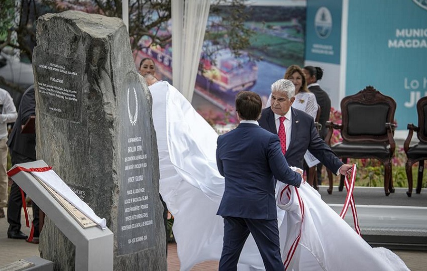 Durante el acto de inauguración. Foto: EFE