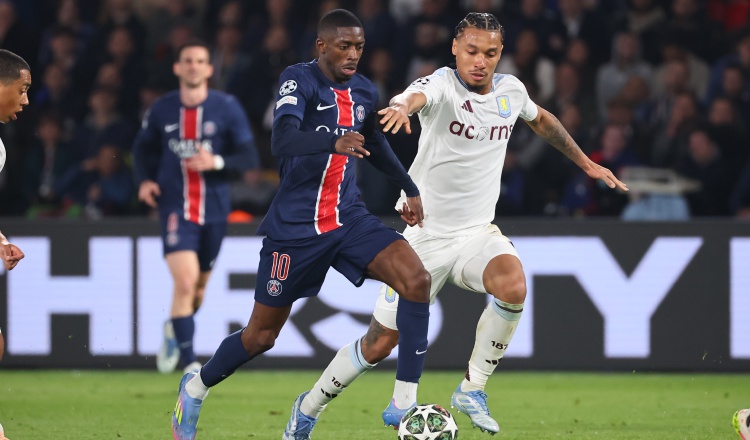 Ousmane Dembele del PSG (izq.) y Boubacar Kamara del Villa. Foto: EFE