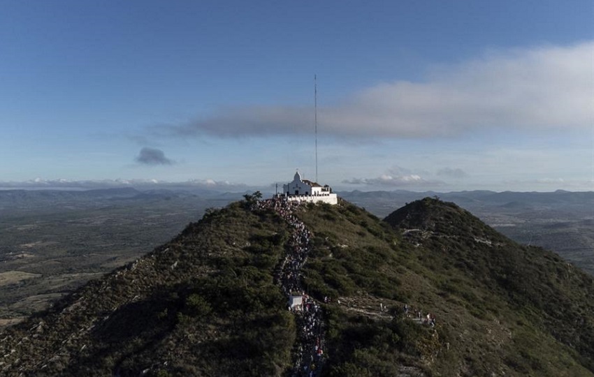 Vistas de la tradicional procesión. Foto: EFE