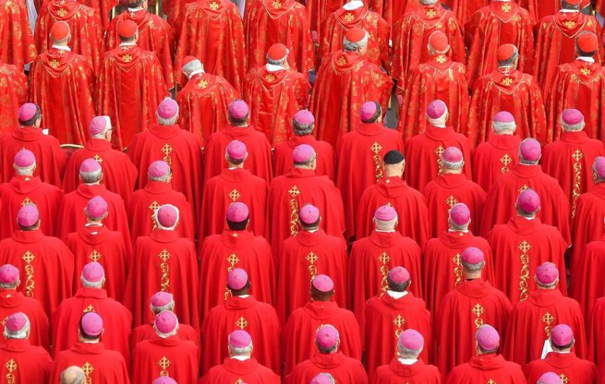 Cardenales durante la ceremonia fúnebre por el Papa emérito Benedicto XVI (Joseph Ratzinger). Foto: EFE