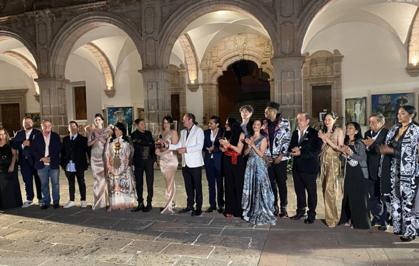 Los creadores panameños, durante sus presentaciones fuera del país, junto a los otros diseñadores. Foto: Cortesía