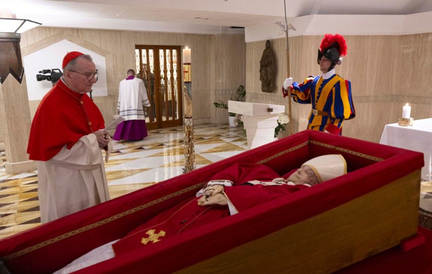 Primeras imágenes del papa Francisco, fallecido este lunes a los 88 años. Foto: EFE