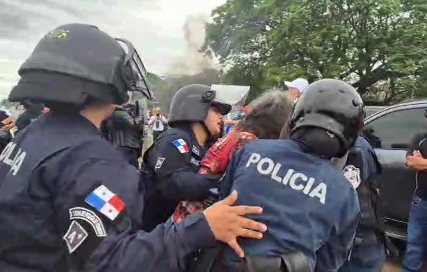 Extraoficialmente hay tres personas detenidas uno de ellos paciente y dos del Suntracs. Foto. Thays Domínguez