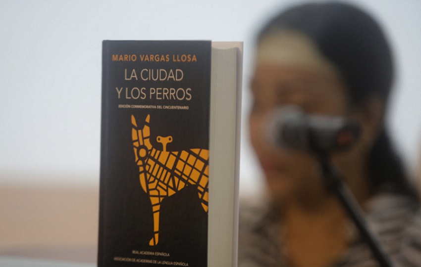 Detalle de una edición de 'La Ciudad y los Perros', novela emblemática de Mario Vargas Llosa. Foto: EFE