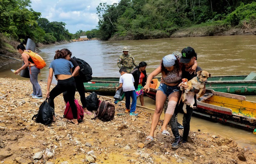 Migrantes cruzando el Darién. Foto: Archivo 