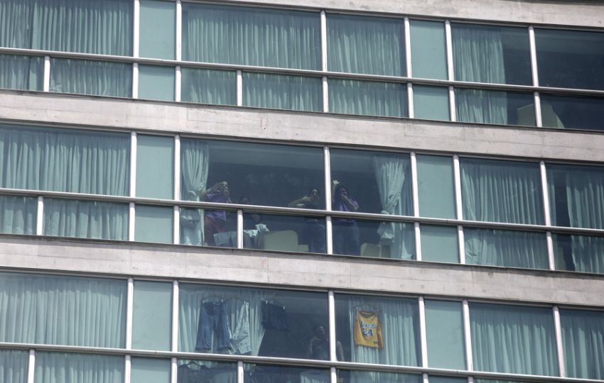 Migrantes permanecieron en un hotel en la ciudad de Panamá. Foto: EFE