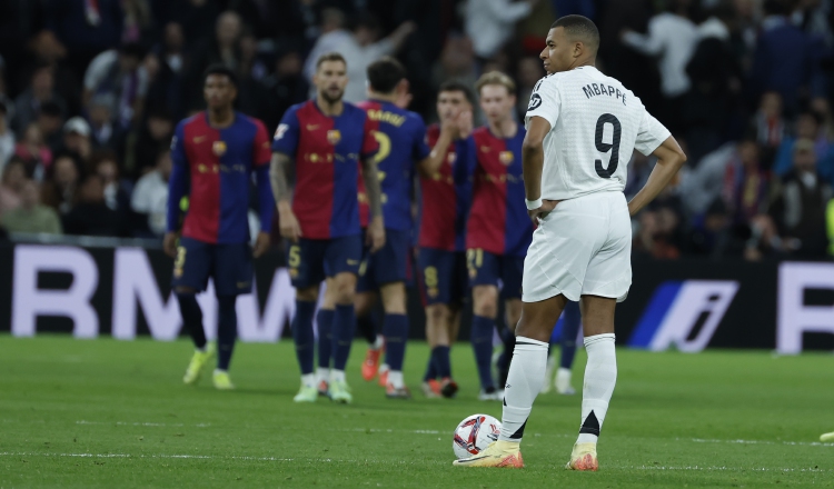 El madridista Kylian Mbappé en un partido contra Barcelona. Foto: EFE